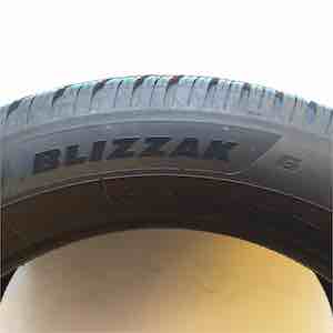BRIDGESTONE BLIZZAK 6 235/55R18