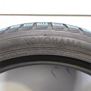 YOKOHAMA BLUEARTH WINTER V905 225/45R18