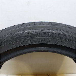 YOKOHAMA BLUEARTH WINTER V905 215/45R17