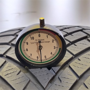 YOKOHAMA BLUEARTH WINTER V906 SUV 235/50R20