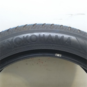 YOKOHAMA BLUEARTH WINTER V906 SUV 235/50R20