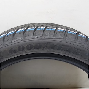 GOODYEAR ULTRAGRIP PERFORMANCE + 255/40R18