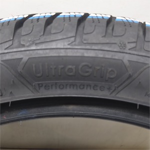 GOODYEAR ULTRAGRIP PERFORMANCE + 255/40R18